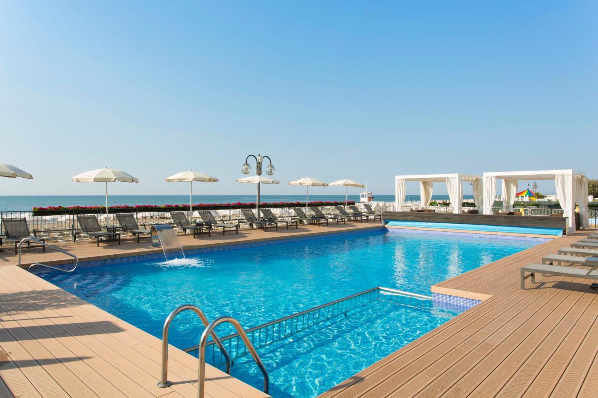 Victoria Frontemare Beach & Spa Hotel Jesolo Exterior photo