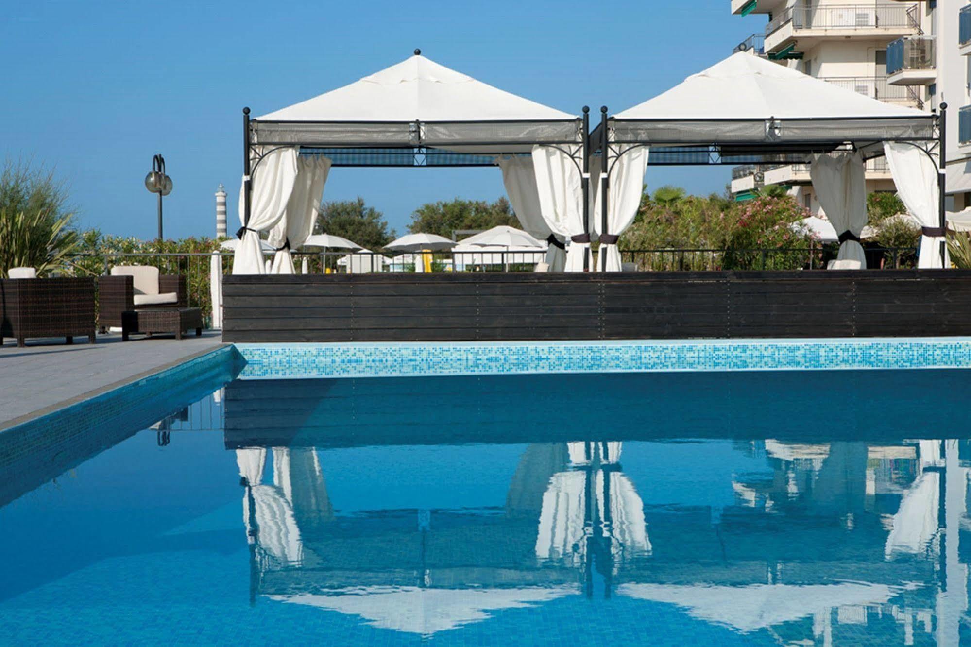 Victoria Frontemare Beach & Spa Hotel Jesolo Exterior photo