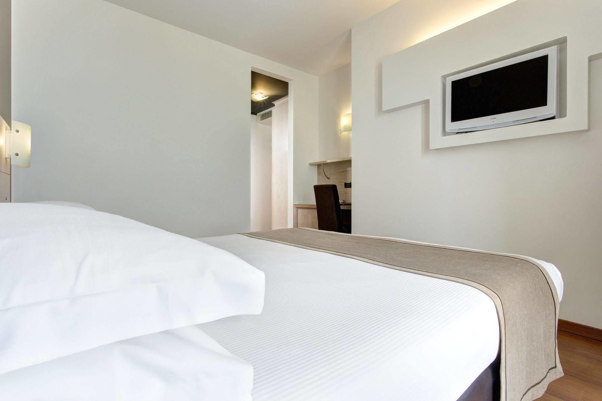 Victoria Frontemare Beach & Spa Hotel Jesolo Exterior photo